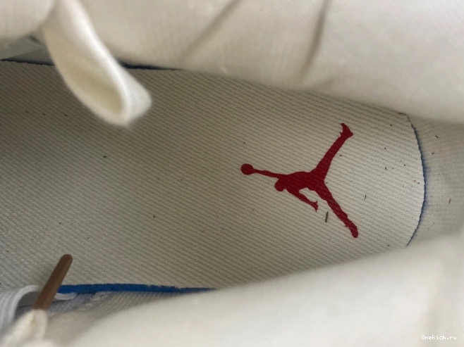 One Kick AO2571-100 4 Levi's x Air 'White' Jordan 0710